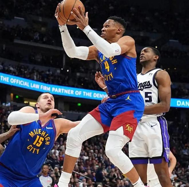 打破大O尘封记录二哥威少的历史时刻开元棋牌NBA历史连续3季场均三双(图5)